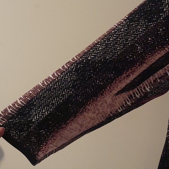 Beautiful shark-bite Tunic - Picture 3 of 7